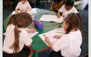للراغبين في «الدراسة عن بُعْد» مدارس خاصة في دبي تخفض رسومها 15% لـ «الدراسة عن بُعْد»